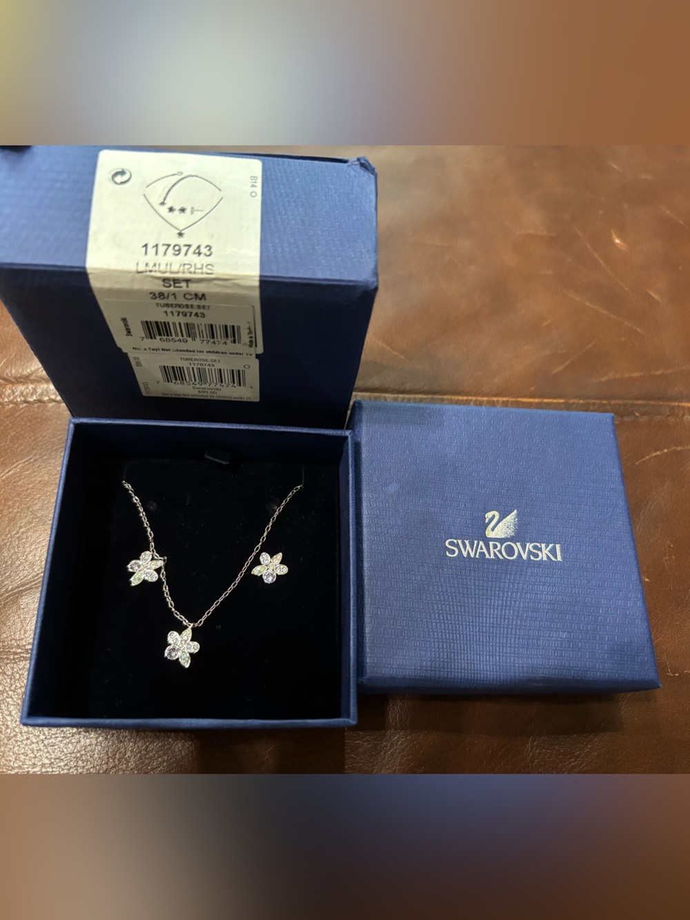 NIBWT Swarovski Tuberose Pendant/Earrings Set
